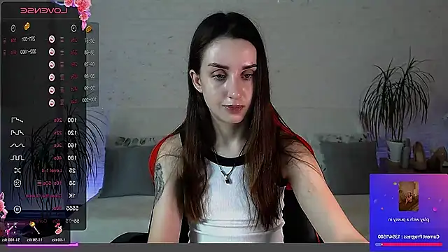 Snapshot of FranceskoJones chatting on 11.26.25 FranceskoJones online show from 11.26.25