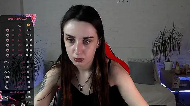 Snapshot of FranceskoJones chatting on 11.30.25 FranceskoJones online show from 11.30.25