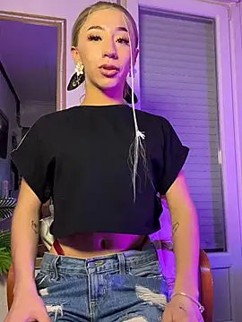 Snapshot of Littlebunny21 chatting on 10.24.25 Littlebunny21 online show from 10.24.25