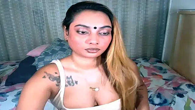 Snapshot of sexyindianchic chatting on 11.19.25 sexyindianchic online show from 11.19.25