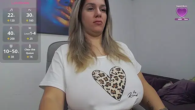 Snapshot of NattyBoobs chatting on 10.28.25 NattyBoobs online show from 10.28.25