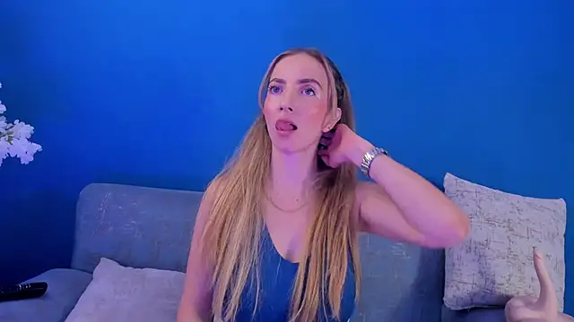 Snapshot of BellaMarieX chatting on 11.07.25 BellaMarieX online show from 11.07.25