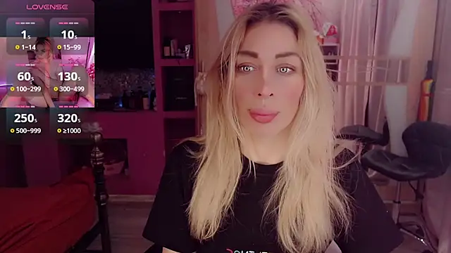 Snapshot of AnnieGOld_ chatting on 11.30.25 AnnieGOld online show from 11.30.25