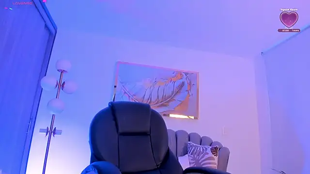 Snapshot of ZoePresleyX chatting on 12.14.25 ZoePresleyX online show from 12.14.25