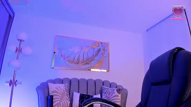 Snapshot of ZoePresleyX chatting on 12.20.25 ZoePresleyX online show from 12.20.25