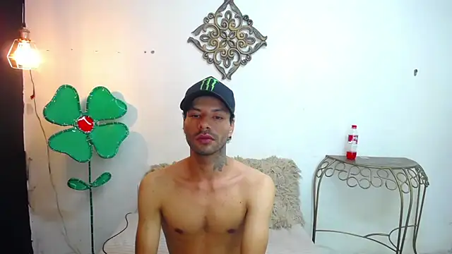 Snapshot of SexyKataShow chatting on 11.27.25 SexyKataShow online show from 11.27.25