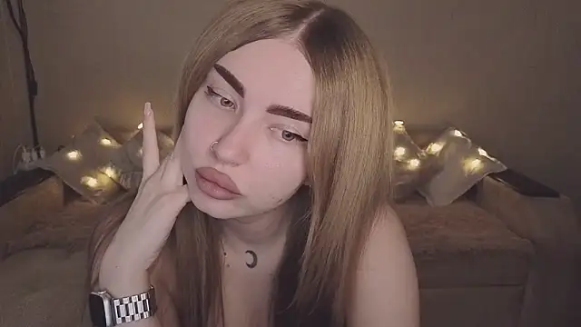 Snapshot of ViolettaLopez chatting on 11.12.25 ViolettaLopez online show from 11.12.25