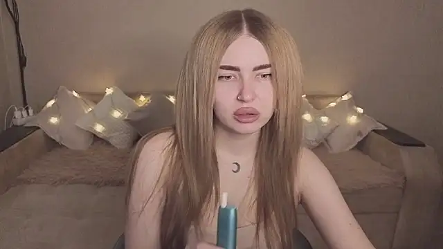 Snapshot of ViolettaLopez chatting on 11.13.25 ViolettaLopez online show from 11.13.25