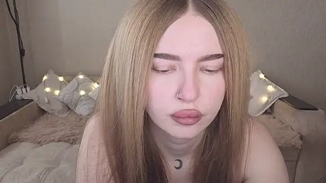 Snapshot of ViolettaLopez chatting on 11.25.25 ViolettaLopez online show from 11.25.25