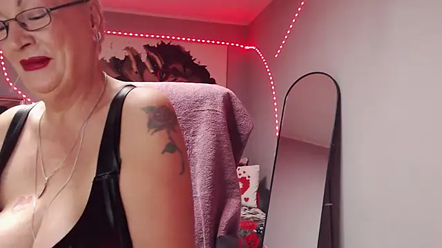 LaylaMilf online show from 11.19.25