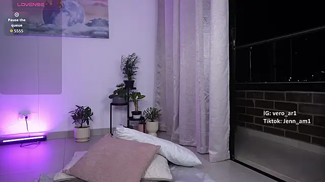 Snapshot of Veronica_ar chatting on 10.28.25 Veronica ar online show from 10.28.25