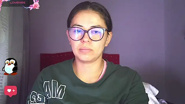 Snapshot of mayhott2 chatting on 11.12.25 mayhott2 online show from 11.12.25