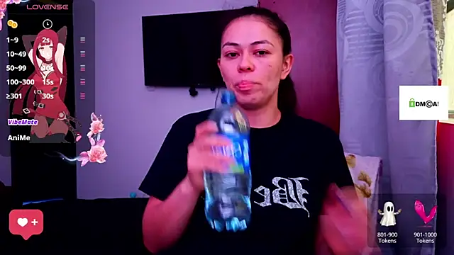 Snapshot of mayhott2 chatting on 11.27.25 mayhott2 online show from 11.27.25