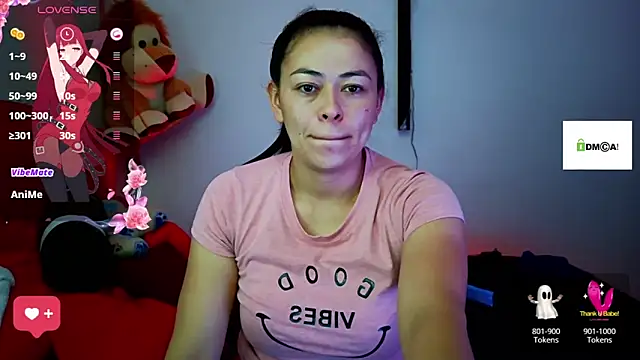 Snapshot of mayhott2 chatting on 11.28.25 mayhott2 online show from 11.28.25