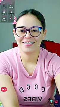 Snapshot of mayhott2 chatting on 12.04.25 mayhott2 online show from 12.04.25