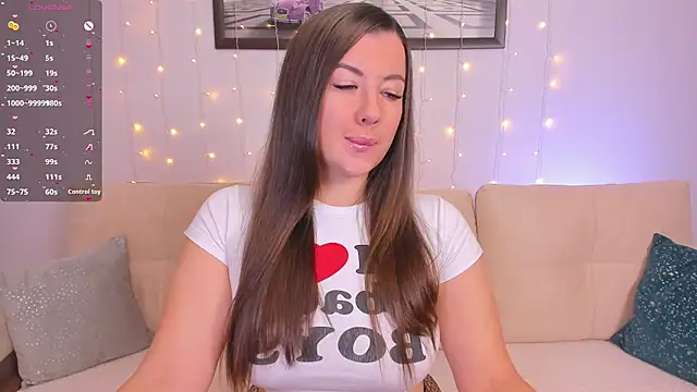 Snapshot of CrazyBeach chatting on 11.30.25 CrazyBeach online show from 11.30.25