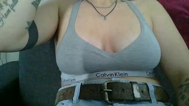 Snapshot of geilmeisje98 chatting on 10.18.25 geilmeisje98 online show from 10.18.25