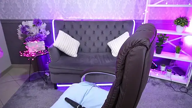 Snapshot of LittleShyy chatting on 11.04.25 LittleShyy online show from 11.04.25