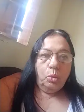 Snapshot of catdool chatting on 11.30.25 catdool online show from 11.30.25