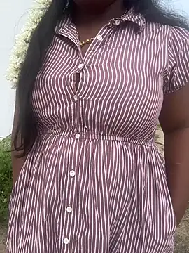 Dhiyapink online show from 12.10.24