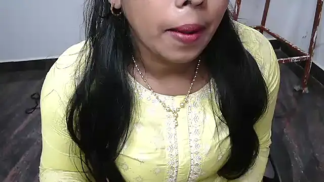 Dhiyapink online show from 12.16.24