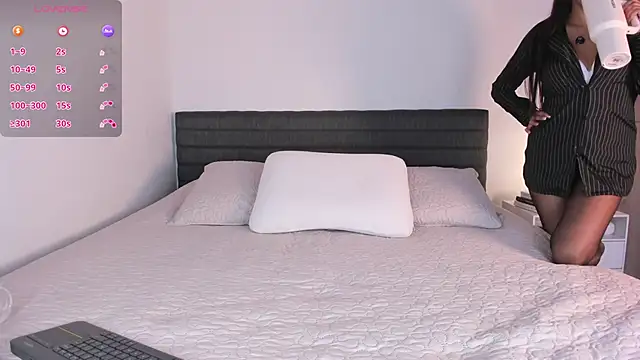 Snapshot of thinysweet chatting on 02.19.26 thinysweet online show from 02.19.26