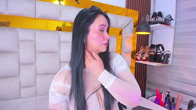 Snapshot of bigass_monic chatting on 11.30.25 bigass monic online show from 11.30.25