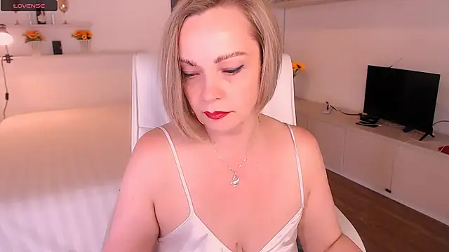 Tilly Eliot online show from 11.12.25