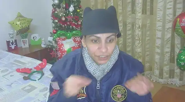 Snapshot of hotSANDRA_STARR chatting on 12.18.24 hotSANDRA STARR online show from 12.18.24