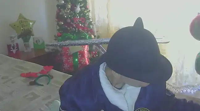 Snapshot of hotSANDRA_STARR chatting on 12.19.24 hotSANDRA STARR online show from 12.19.24