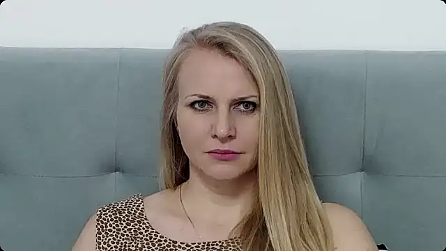 Snapshot of K__Adrienne chatting on 01.11.25 K  Adrienne online show from 01.11.25