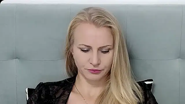 Snapshot of K__Adrienne chatting on 09.18.25 K  Adrienne online show from 09.18.25