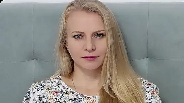 Snapshot of K__Adrienne chatting on 10.27.25 K  Adrienne online show from 10.27.25