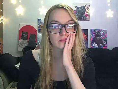 SecretSophia online show from 12.04.25