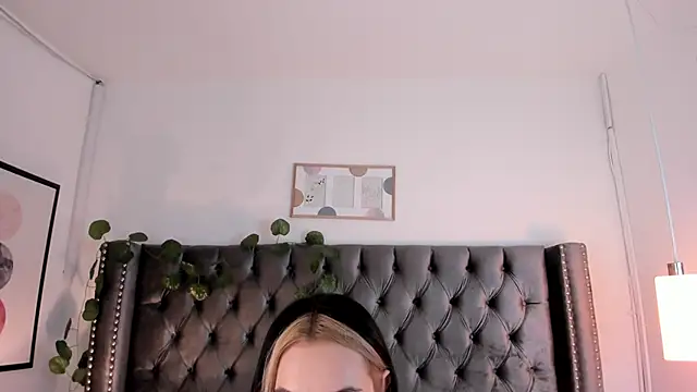 Snapshot of Kim_Blane chatting on 12.30.24 Kim Blane online show from 12.30.24