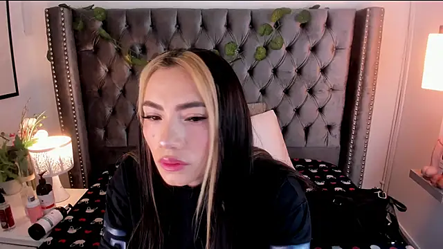 Snapshot of Kim_Blane chatting on 02.02.25 Kim Blane online show from 02.02.25