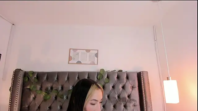 Snapshot of Kim_Blane chatting on 02.07.25 Kim Blane online show from 02.07.25