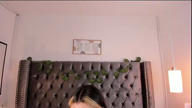 Snapshot of Kim_Blane chatting on 03.21.25 Kim Blane online show from 03.21.25