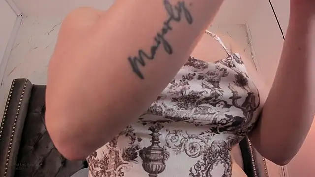 Snapshot of Kim_Blane chatting on 10.07.25 Kim Blane online show from 10.07.25