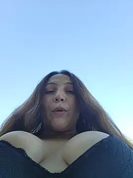 VickyHoult online show from 10.24.25