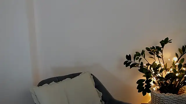 Snapshot of Xentthia chatting on 03.02.26 Xentthia online show from 03.02.26