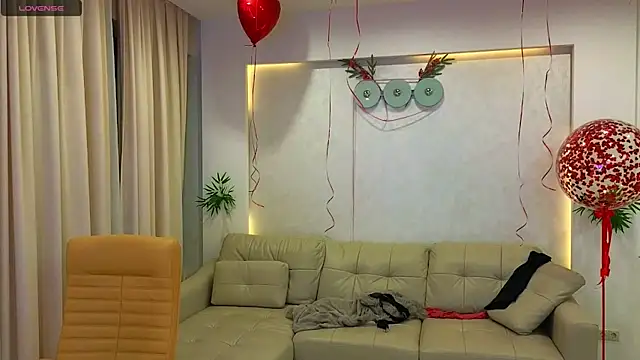 Snapshot of Rabbits_couplee chatting on 02.05.25 Rabbits couplee online show from 02.05.25