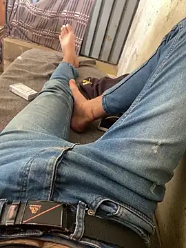 Snapshot of stevesaa chatting on 10.29.25 stevesaa online show from 10.29.25