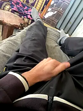 Snapshot of stevesaa chatting on 11.16.25 stevesaa online show from 11.16.25