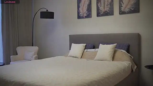 Danielle Thomas online show from 09.18.25