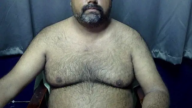 Snapshot of hairysubcub_70 chatting on 06.27.26 hairysubcub 70 online show from 06.27.26