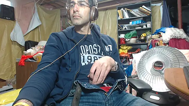 Snapshot of Gsmile1 chatting on 12.18.24 Gsmile1 online show from 12.18.24