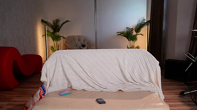 KittyCaitlin online show from 04.21.26