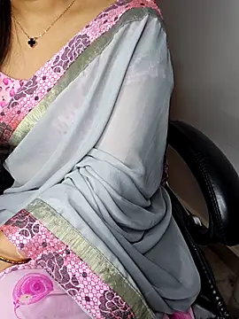 Snapshot of aliyaah_singh chatting on 12.20.25 aliyaah singh online show from 12.20.25