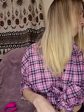 Snapshot of MissisMilk chatting on 01.28.25 MissisMilk online show from 01.28.25